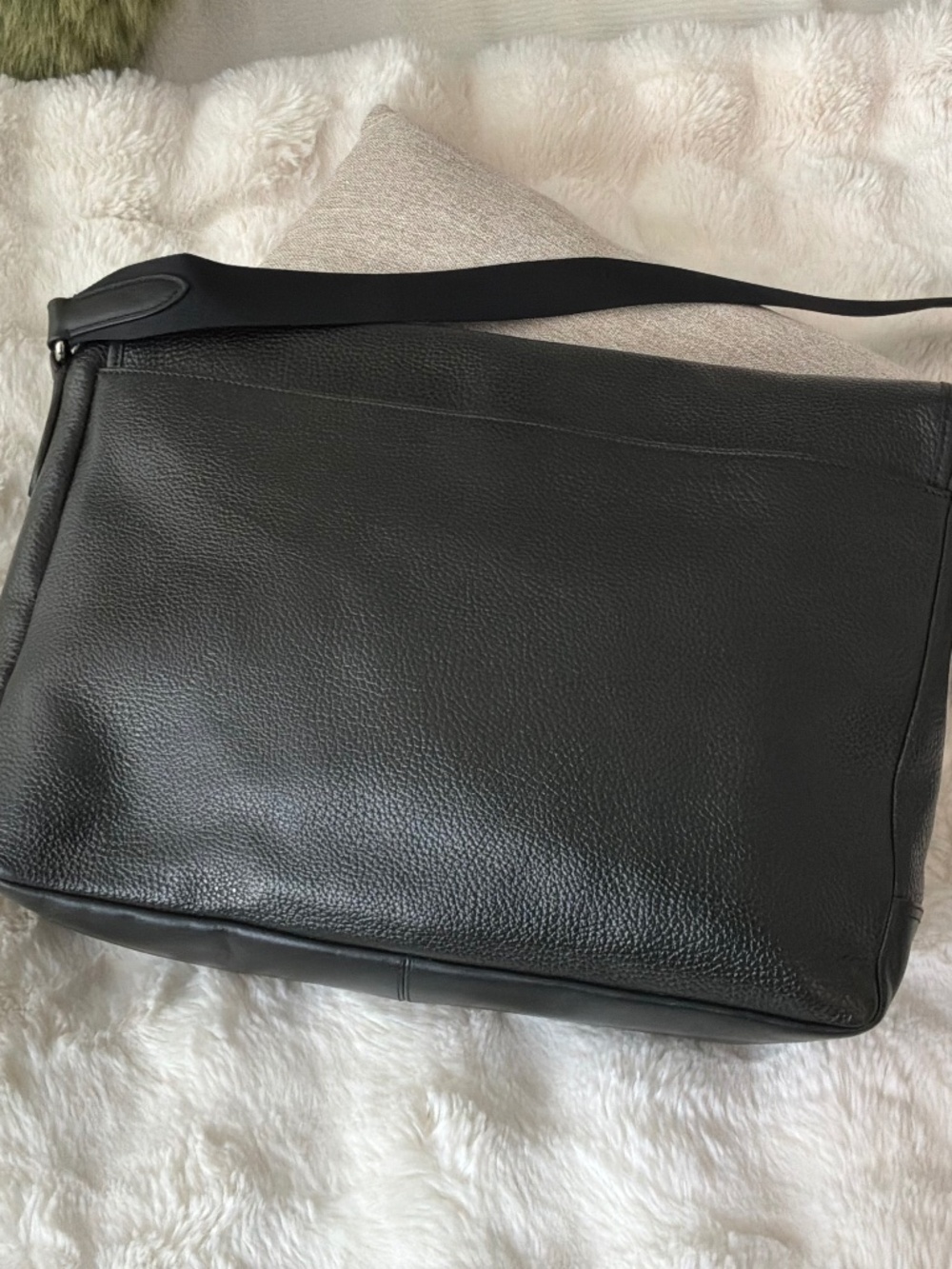 COACH Henry Messenger Bag in Black Pebbled Leather F54149 Fits 15” x 11” x 3.5” - Picture 4 of 10